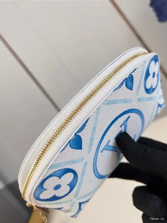 Affordable Vuitton Louis PM Cosmétique Pochette 0617